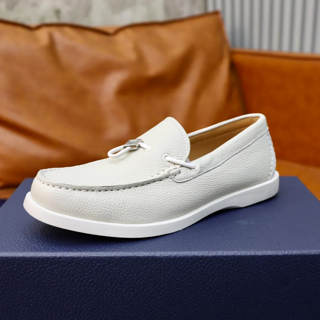 Ex-factory price: 540🙅‍♂️🙅‍♂️🙅‍♂️ Brand: Dior DIOR Standard code: Men's code 38/44 (45 can be customized) Grade: Same as the official website Material: Original cowhide stitching, cowhide lining, original TPU wear-resistant soft outsole Style categories: Leisure and sports version, footwear for driving, young fashion, European and American trends, British style Color: actual picture color